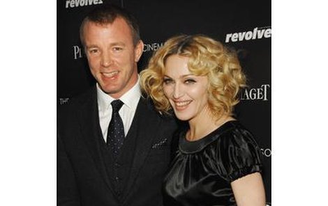 Madonna se proslavila nejen zpěvem, ale i svými bohatými sexuálními výstřelky.