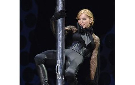 Madonna včera předvedla v Sazka Areně u nás zatím nevídanou show. Její druhý koncert se v Praze uskuteční už dnes večer.