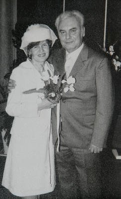 Manželé Haničincovi na svatební fotograﬁi z roku 1985.