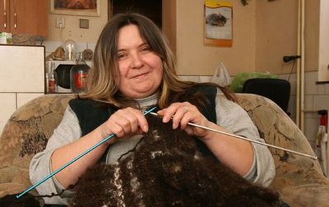 Marcela Skupníková plete svetry z psí srsti jako jediná v republice.