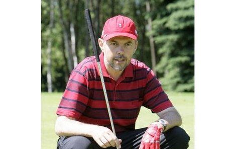 Marek Eben je známý především jako elegán v obleku, ale rád hraje golf a nyní se chystá zpívat na SázavaFestu.