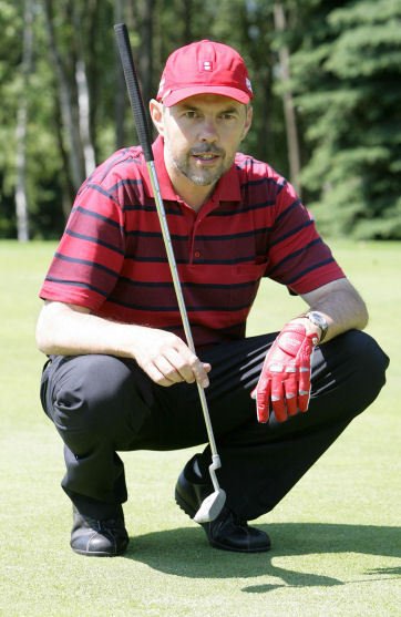 Marek Eben je známý především jako elegán v obleku, ale rád hraje golf a nyní se chystá zpívat na SázavaFestu.