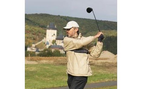 Marek Eben nestihl tiskovku ke třetí StarDance, aspoň se ale činil při golfu.