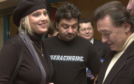 Marika Sörösová s manželem Tomášem Potočkem a svým bývalým přítelem Karlem Gottem na jedné z akcí, kde se během posledních let potkali všichni dohromady.