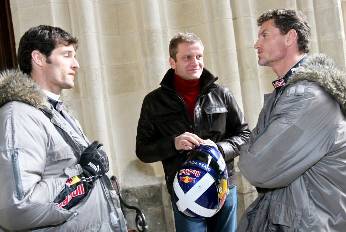 Mark Webber (vlevo), Pavel Turek a David Coulthard (vpravo).