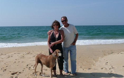 Marta Kubišová, Milan Hein a psí slečna Ganiet  si užívali dovolenou u Atlantického oceánu.