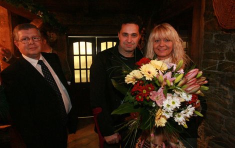 Martin Dejdar se »dobelhal« na otevření restaurace Ve Mlýně, kde ho přivítal majitel restaurace Radovan Erben i s manželkou Olinou.
