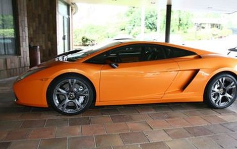 MARTIN JIRÁNEK
Lamborghini Gallardo SE
Výkon: 520 koní
Zrychlení 0-100 km/h: 4,0 s
Max. rychlost: 315 km/h
Cena: 6 milionů Kč
Stáří: 3 dny