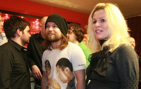 Martina Poulíčková přišla s manželem Richardem Krajčem, protože je ale v sedmém měsíci,na večírku se dlouho nezdrželi.
