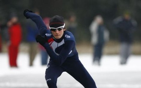 Martina Sáblíková vyhrála závodna 3000 metrůna Černém rybníku u Studnic na Pardubicku.