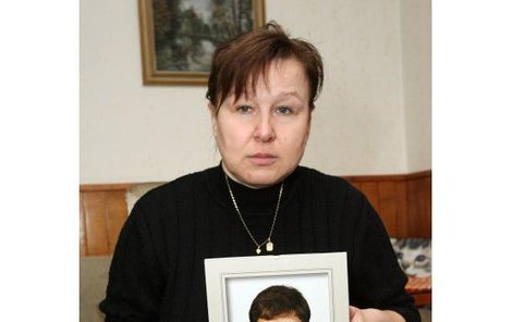 Matka Karla Kiše s fotkou syna.