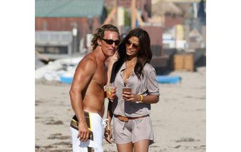 Matthew a Camila Alves.