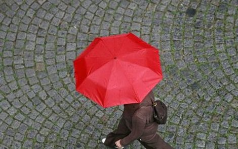 Meteorologové předpovídají déšť a přeháňky.