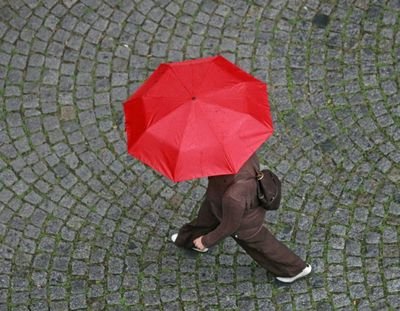 Nadcházející prodloužený víkend bude plný přeháněk a deště.