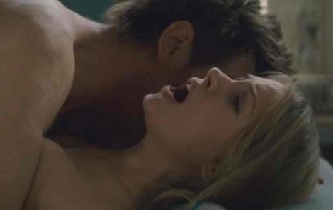 Mezi Ewanem McGregorem a Michelle Williams dojde ve ﬁ lmu i na žhavý sex.