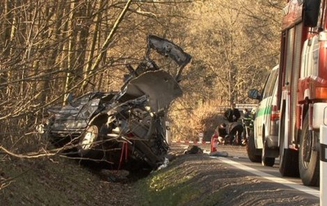 Mezi obcemi Kaznějov a Horní Břízou minulý týden tragicky havarovalo terénní mitsubishi. Na místě zůstali tři mrtví.