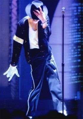 Michael Jackson a jeho pověstná »měsíční chůze«.