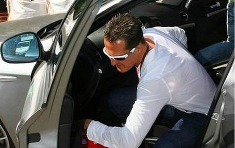 Michael Schumacher sám řídil, a ještě za to zaplatil.