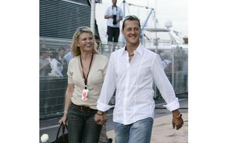 Michael Schumacher si teď užívá radostí života. A jeho manželka Corinna je nejšťastnější ženou na světě...