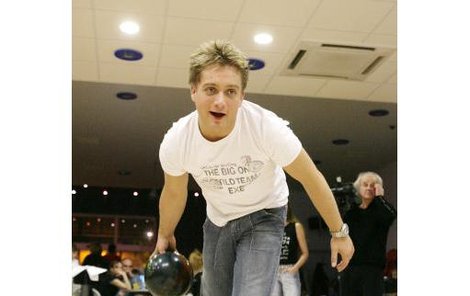 Michal je velkým hráčem bowlingu.