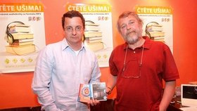 Michal Viewegh (vlevo) a Petr Šabach se rozhodli vydat své audioknihy.