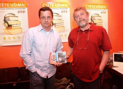 Michal Viewegh (vlevo) a Petr Šabach se rozhodli vydat své audioknihy.