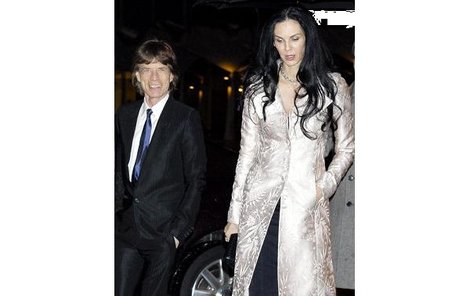 Mick Jagger s přítelkyní L´Wren Scott na banketu v Londýně.