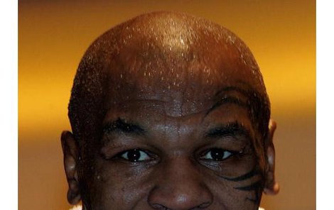 Mike Tyson se prý nejlépe cítí, když z něj kape pot. Nemá deprese, není agresivní… I proto se do ringu zase vrací, i když jen »nevážně«.