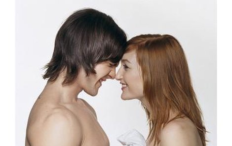 Milenci často používají velmi neobvyklé sexuální pomůcky. „Miláčku, mám přinést zrníčko kukuřice?“