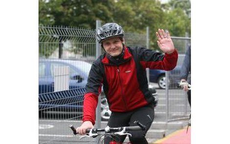 Ministr Bárta na ojedinělé vyjížďce na kole.