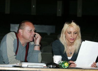 Mirjam Landa konzultovala výkony zpěváků s asistentem režie Miroslavem Dubským.