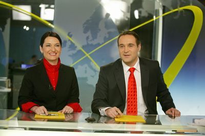 Mirka Čejková a Pavel Zuna v novém zpravodajském studiu.