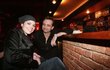 Míša Nosková se svým novým přítelem Petrem si zabrali místo na baru v zákulisí.