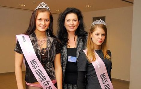 Miss Junior Míša Haladová (vlevo) se na půdě Evropského parlamentu potkala s Janou »Bobo« Bobošíkovou i se slovenskou Miss Junior Dorotou Sámelovou.