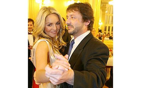 Miss World  Taťána Kuchařová večer protančila s otcem Lubomírem.