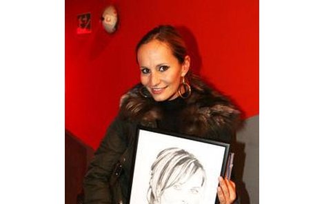 Monika dostala od fanoušků ze sdružení mladých epileptiků svůj portrét. 