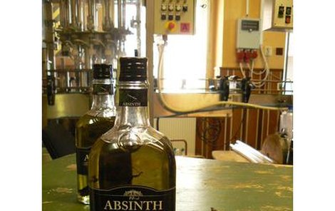 Na absint se strašilkou je potřeba silný žaludek.