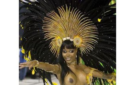 Na brazilském karnevalu je opravduna co sedívat!