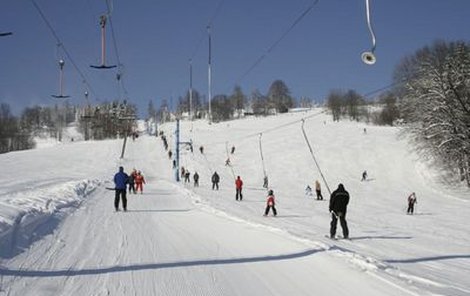 Na horách už začínají být ideální podmínky pro lyžování.