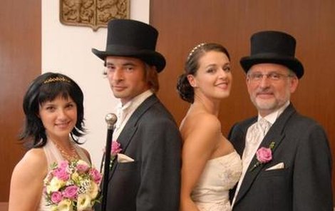 Na hromadné svatbě si řeknou ano dva páry – zleva Zuzana Dřízhalová a Otto Kallus i Iva Kubelková a Miloslav Mejzlík.