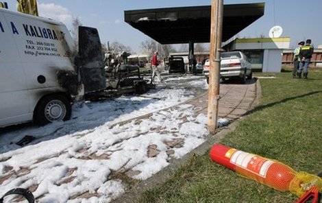 Na kladenské benzince explodoval stojan. 