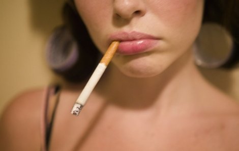 Na rakovinu plic umírá každý sedmý kuřák.