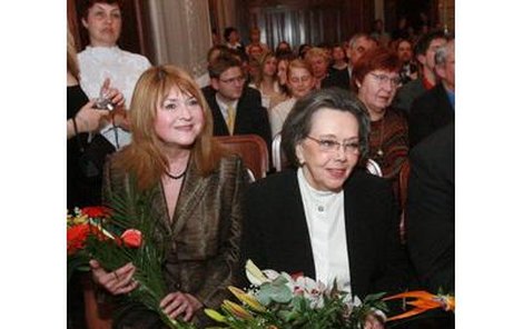 Nadaci, jejíž patronkou je Jiřina Jirásková, podporuje i herečka a zpěvačka Pavlína Filipovská.