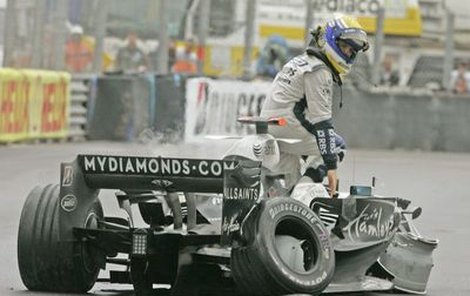 Největší rána celého závodu: Nico Rosberg.