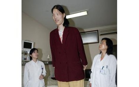 Nejvyšší žena světa žije v Číně.