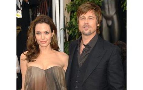 „Nevezmeme se,“ říkal tandem snů Jolie-Pitt. Možná tím ale jen chtěli zmást novináře a mít svatbu v utajení. 