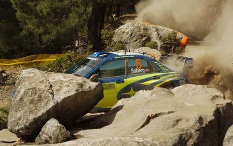 Nor Solberg sice úspěšně zdolával nástrahy Rallye Akropolis, ovšem odstoupil po havárii s civilním vozem.