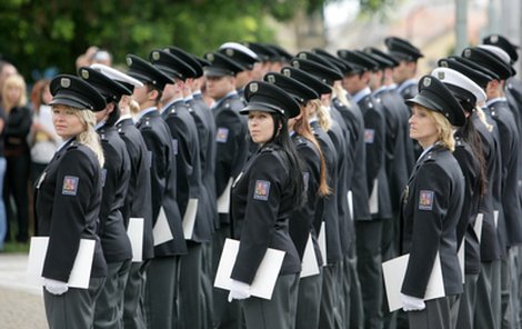 Noví policisté slavnostně přísahali v Praze.