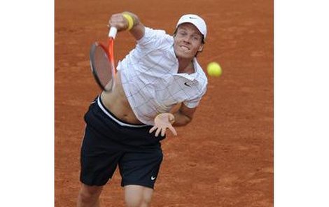 O svůj dělový servis se bude muset Tomáš Berdych v boji o grandslamové ﬁnále pořádně opírat. 