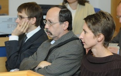 Obžalovaní lékaři (zprava) Klára Konečná, Zbyněk Šišlák a Michal Varga.